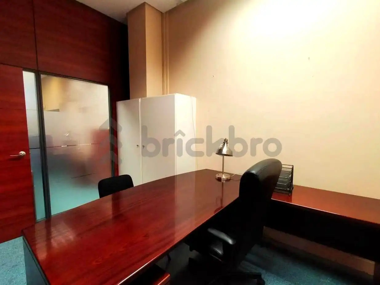 Commercial properties for sale in Barcelona  with Air Conditioner