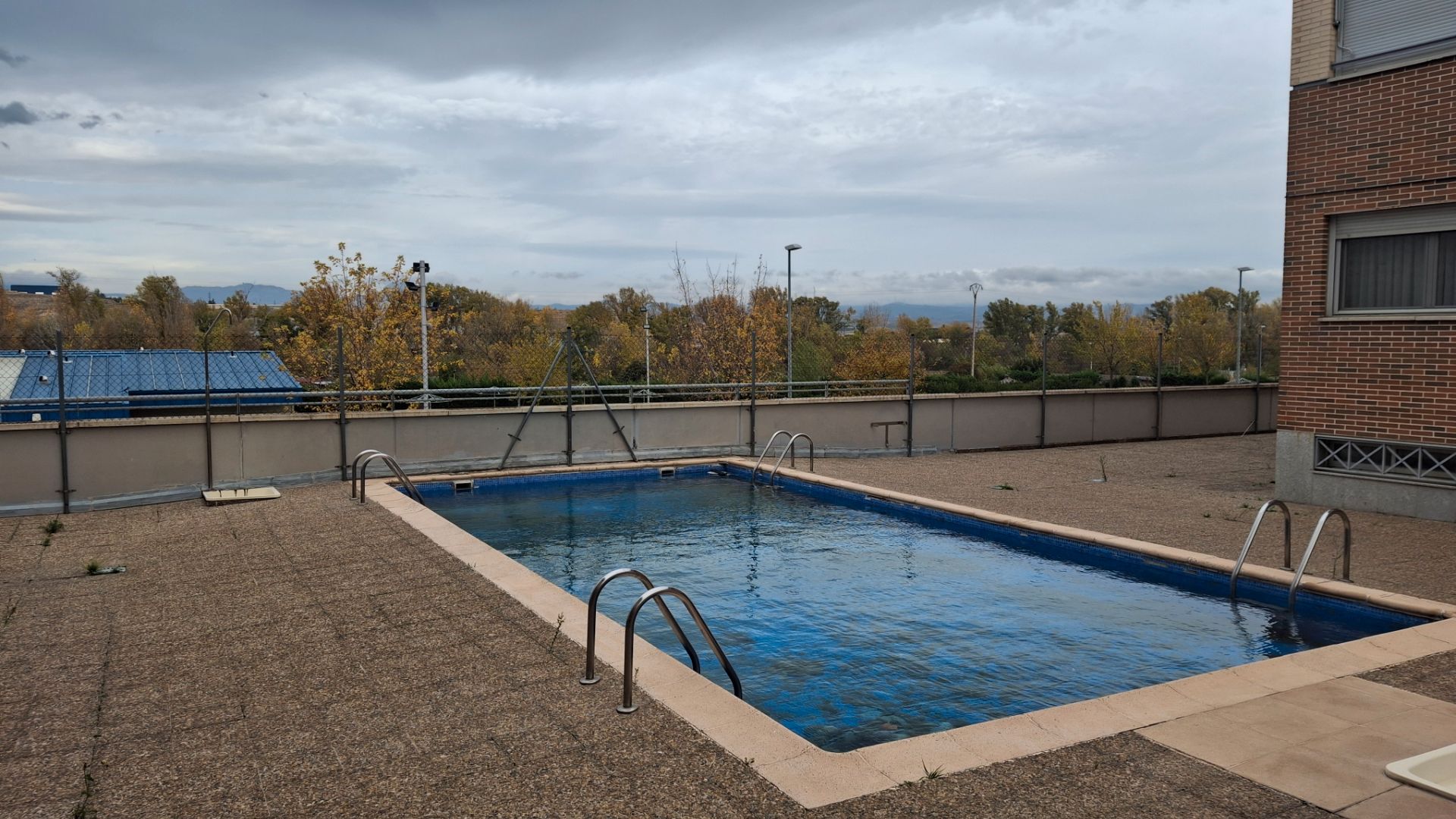 Piscina de Pis en venda en  Logroño amb Calefacció, Parquet i Traster