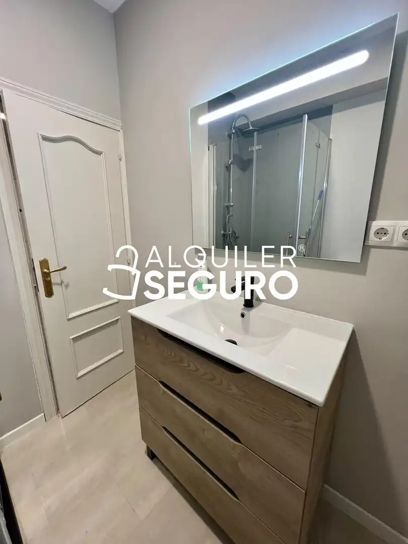 Baño de Piso de alquiler en Alcobendas con Aire acondicionado