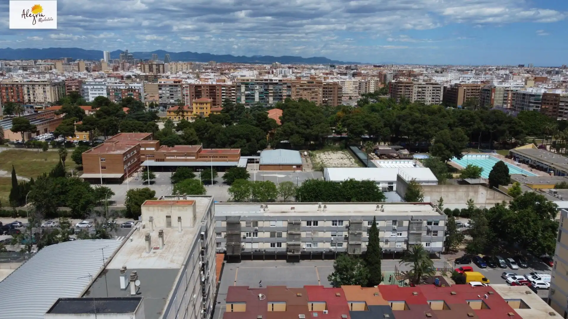 Vista exterior de Pis en venda en Valencia amb Aire condicionat, Terrassa i Moblat