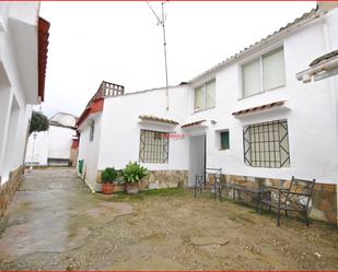 Vista exterior de Casa o xalet en venda en Carriches amb Piscina