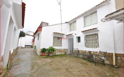 Vista exterior de Casa o xalet en venda en Carriches amb Piscina