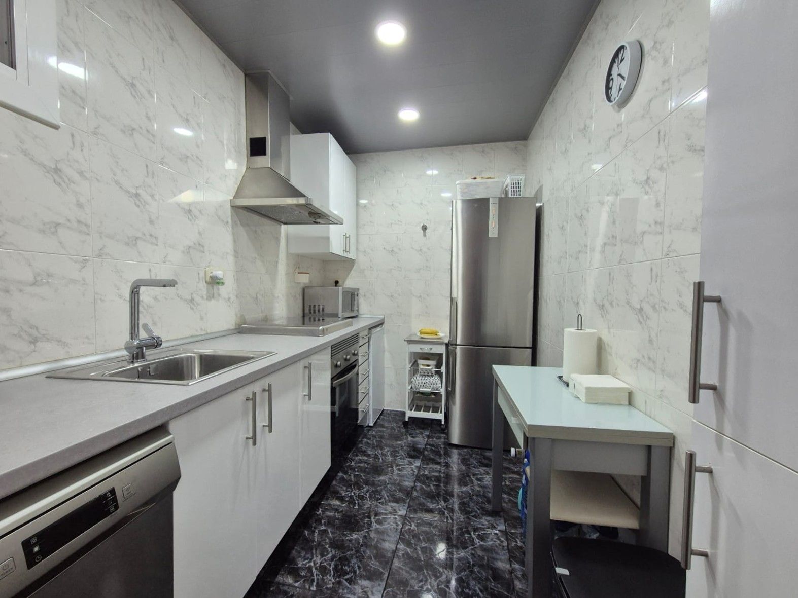 Cuina de Casa adosada en venda en Cornellà de Llobregat amb Calefacció i Terrassa