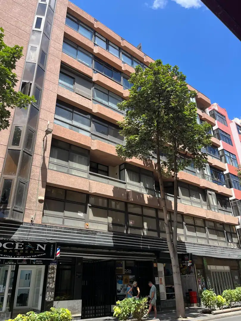 Piso con ascensor en venta en Calle ALBAREDA