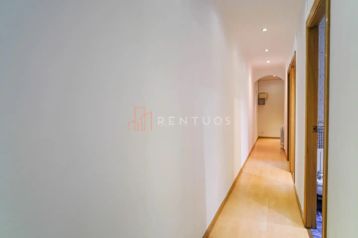 Ground floor for sale in Barcelona  with Heating