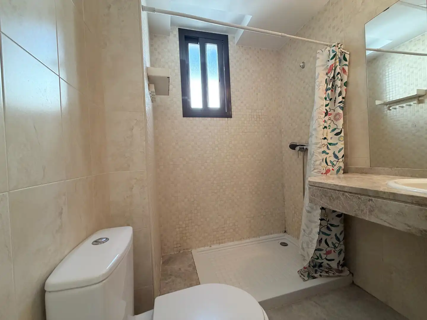 Badezimmer von Wohnungen zum Verkauf in Castilleja de la Cuesta mit Klimaanlage und Balkon
