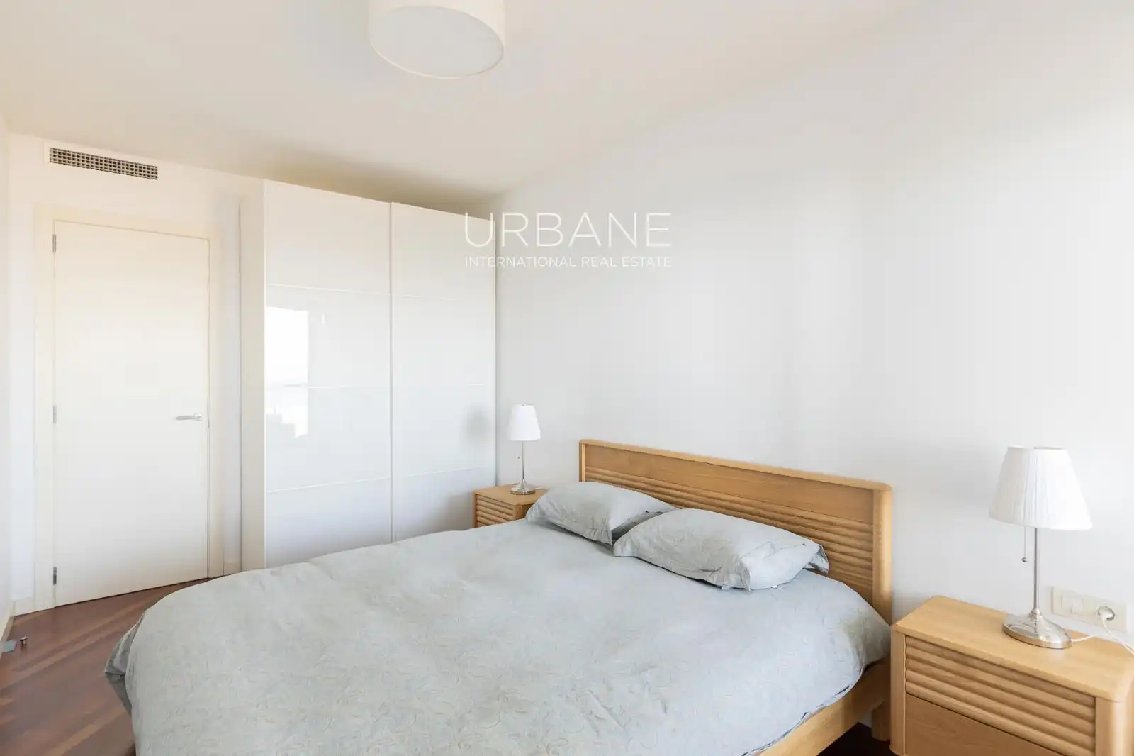 Habitación de Ático de alquiler en Barcelona con Aire acondicionado, Calefacción y Amueblado