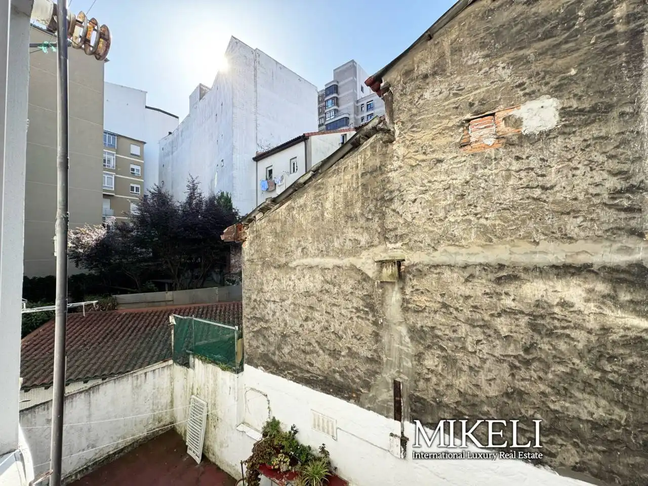 Vista exterior de Edificio en venta en Santander