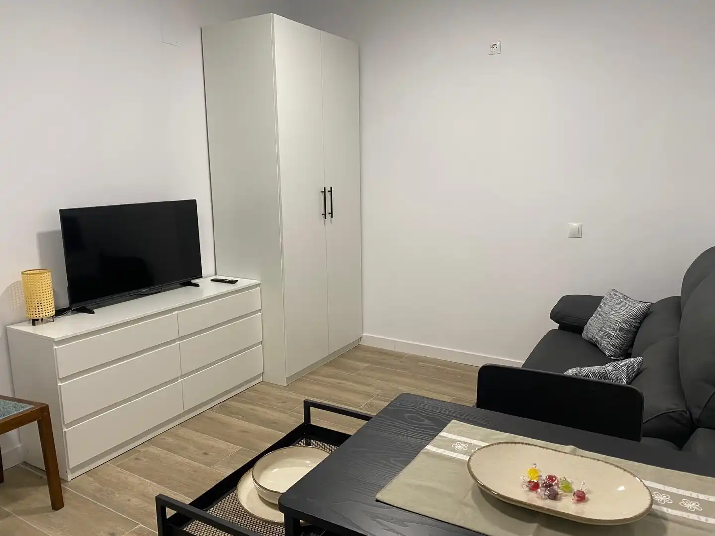 Sala d'estar de Pis en venda en Oviedo  amb Moblat