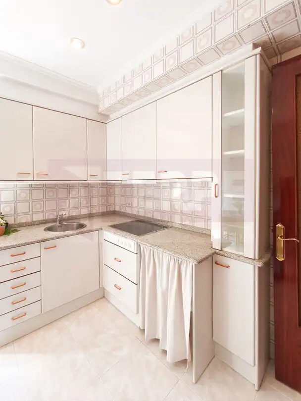 Kitchen of Flat for sale in Errenteria  with Furnished and Balcony