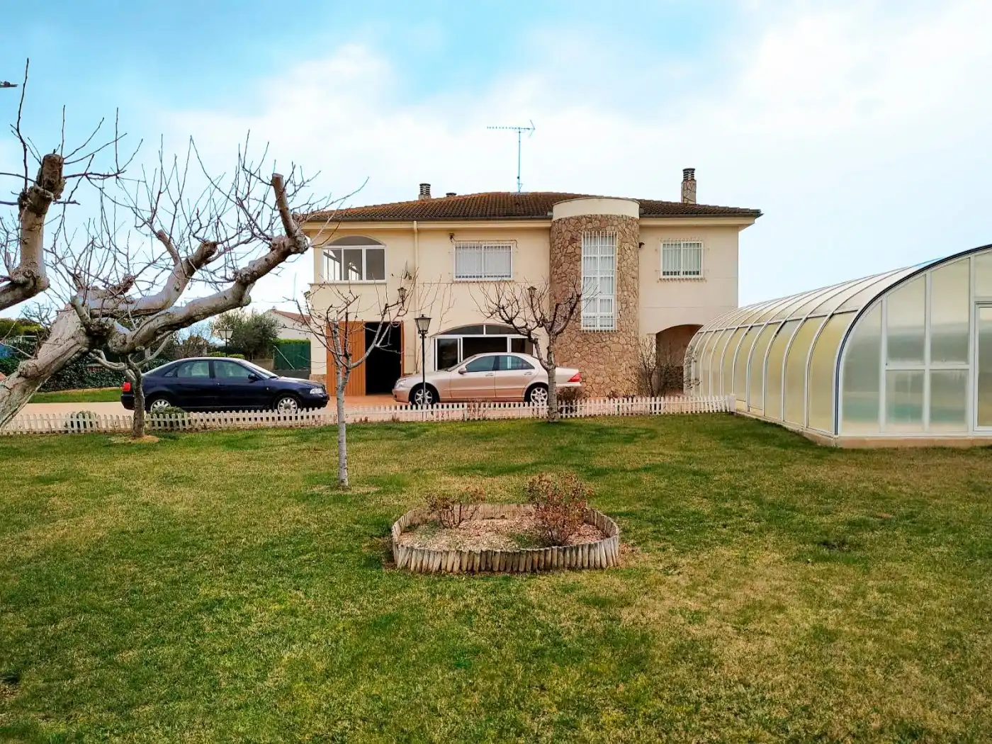Vista exterior de Casa o xalet en venda en Castellanos de Villiquera amb Calefacció, Terrassa i Traster