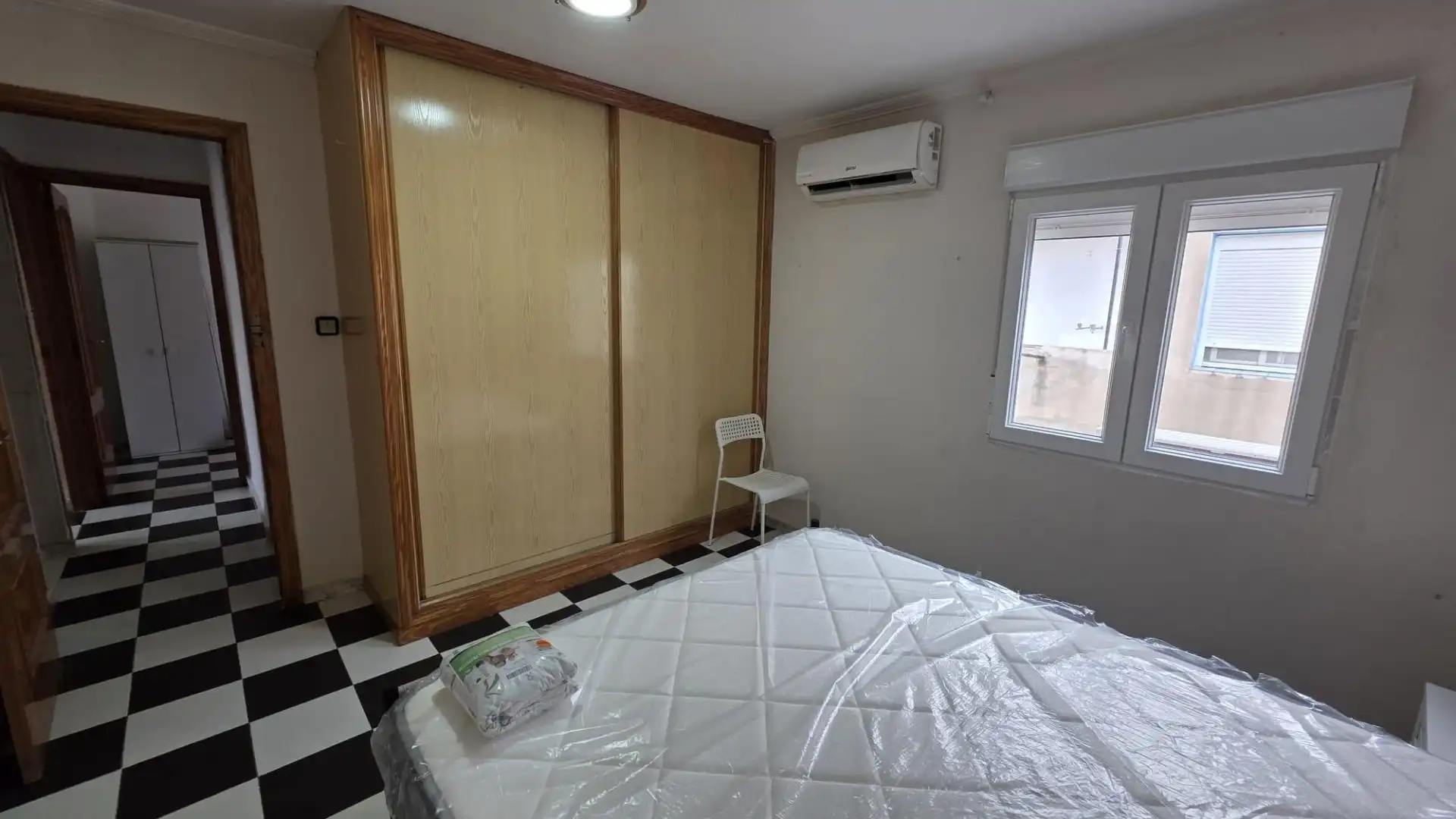 Habitación de Apartamento de alquiler en Alicante / Alacant con Aire acondicionado, Amueblado y Balcón