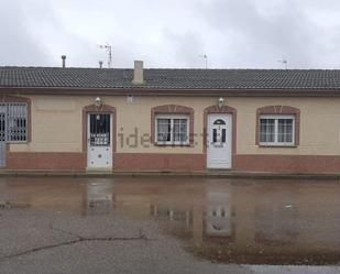 Vista exterior de Casa o xalet en venda en Melgar de Yuso amb Calefacció i Traster