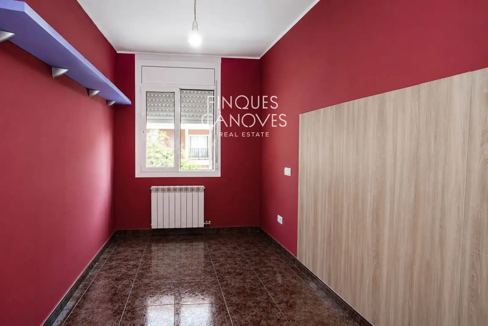 Schlafzimmer von Wohnung zum Verkauf in Salt mit Heizung, Terrasse und Möbliert