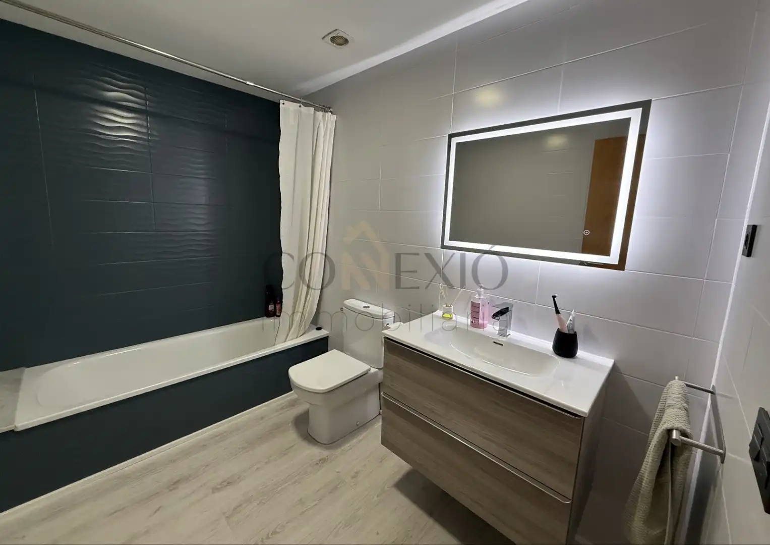 Bathroom of Flat for sale in Malgrat de Mar  with Air Conditioner, Heating and Parquet flooring