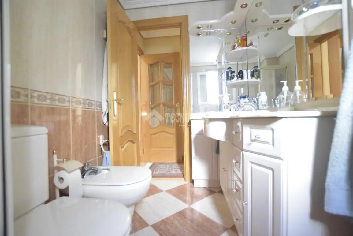 Badezimmer von Wohnung zum Verkauf in Alcorcón mit Klimaanlage, Heizung und Terrasse