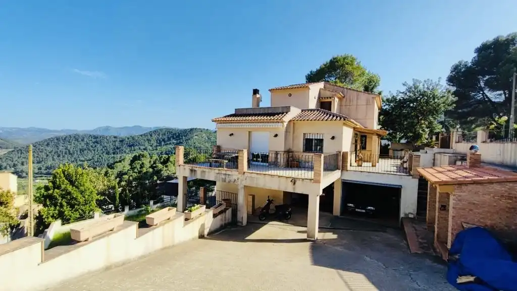 Xalet amb jardí en venda a Oliva pueblo