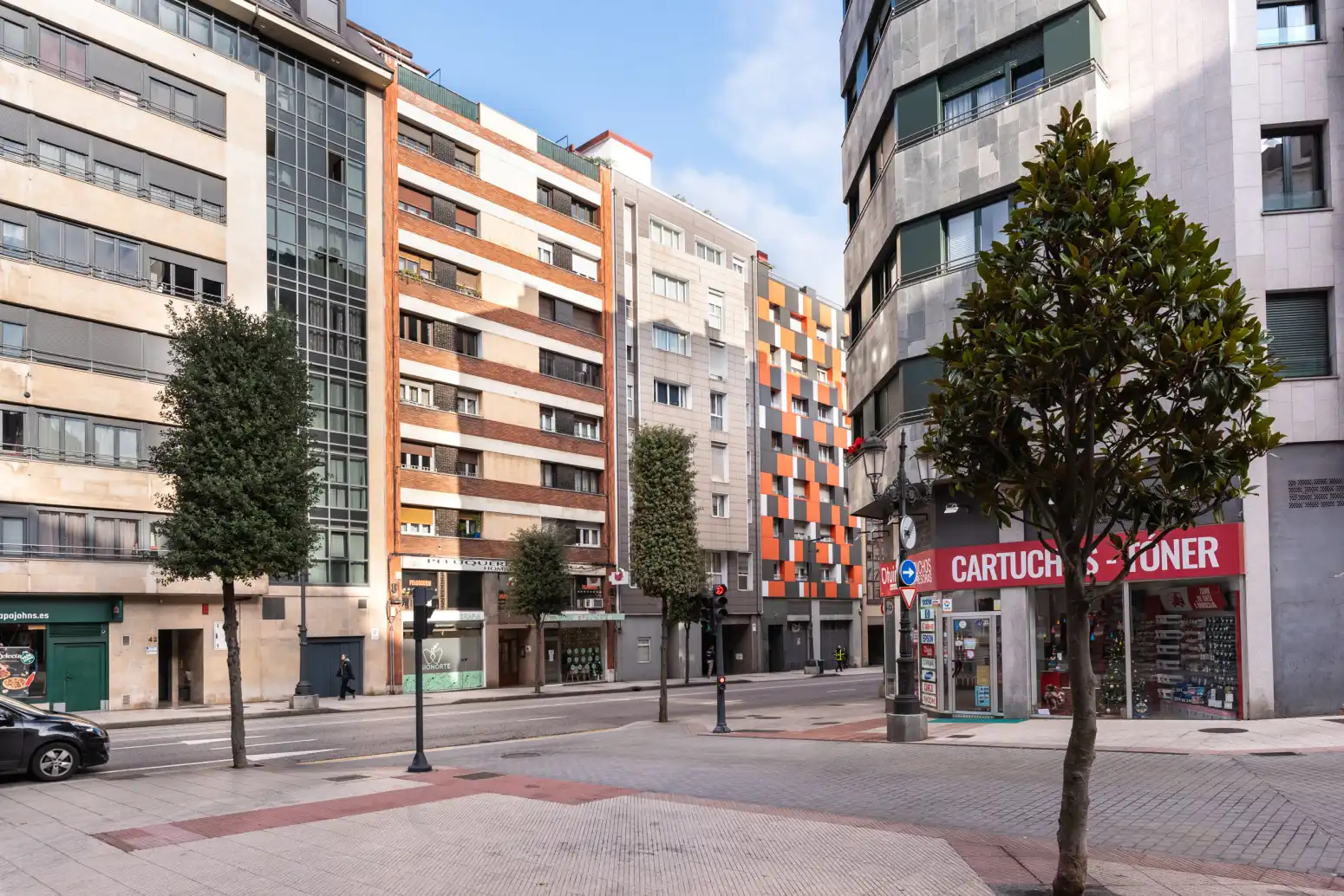 Vista exterior de Pis en venda en Oviedo  amb Calefacció, Parquet i Traster