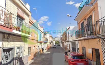 Vista exterior de Casa o xalet en venda en  Sevilla Capital amb Balcó