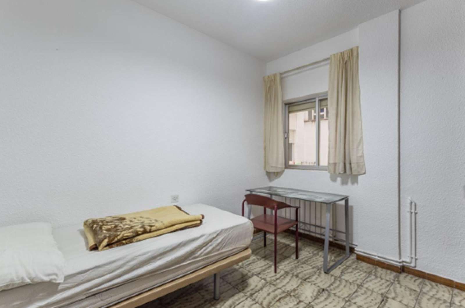 Dormitori de Pis per a compartir en  Granada Capital amb Aire condicionat i Terrassa