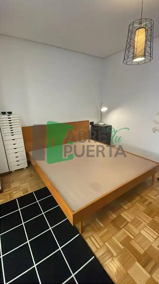 Habitación de Piso en venta en Ourense Capital  con Calefacción, Terraza y Amueblado