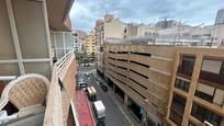 Vista exterior de Apartament en venda en Alicante / Alacant amb Calefacció, Terrassa i Balcó