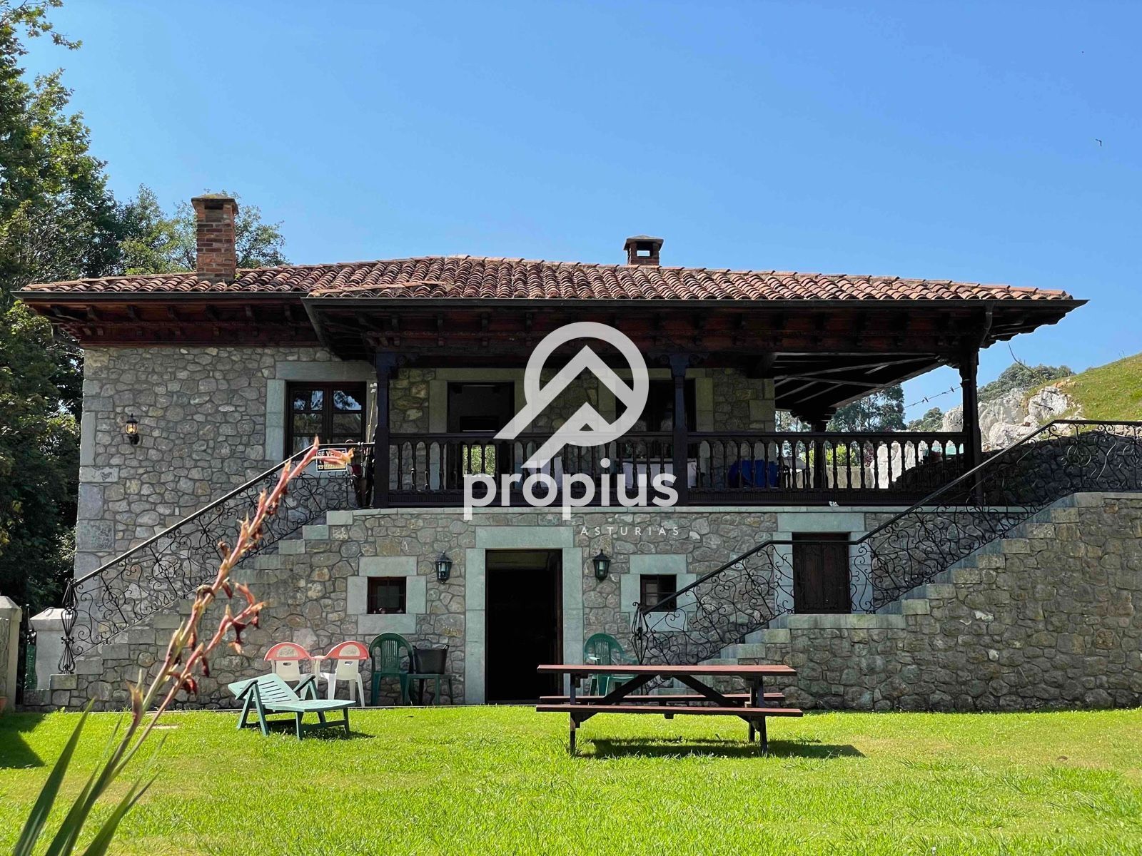 Exterior view of House or chalet for sale in Llanes  with Heating, Private garden and Parquet flooring