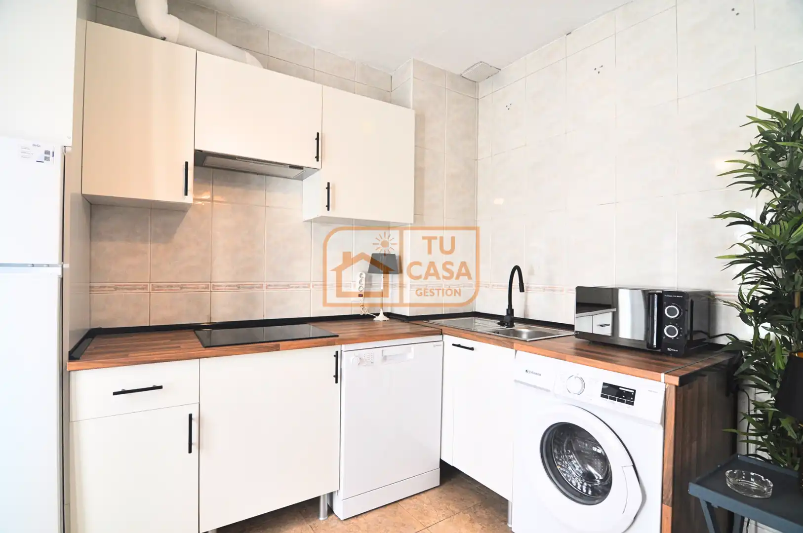 Kitchen of Flat for rent in Cáceres  with Air Conditioner, Heating and Parquet flooring