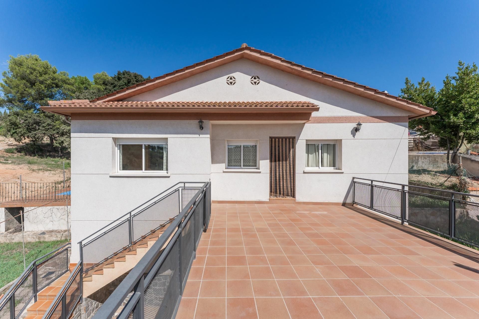 Vista exterior de Casa o xalet en venda en Lliçà d'Amunt amb Calefacció, Jardí privat i Terrassa