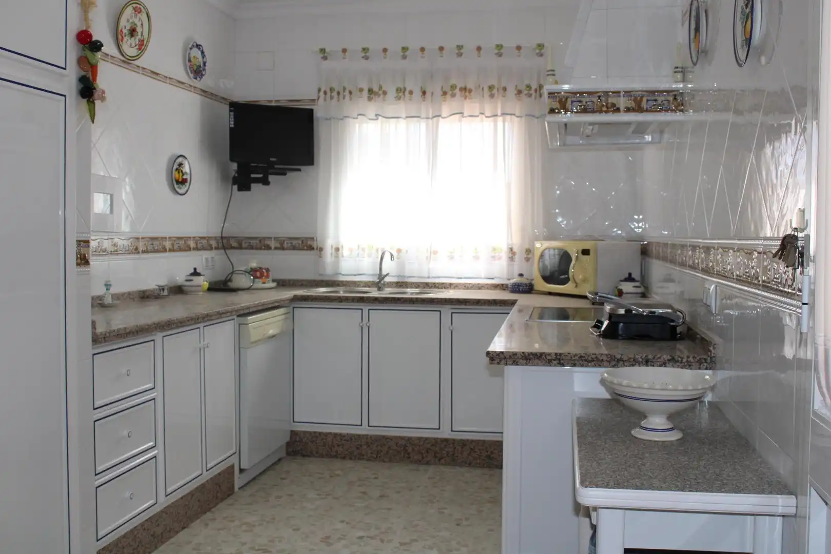 Cuina de Casa o xalet en venda en Castilblanco de los Arroyos amb Aire condicionat, Calefacció i Traster