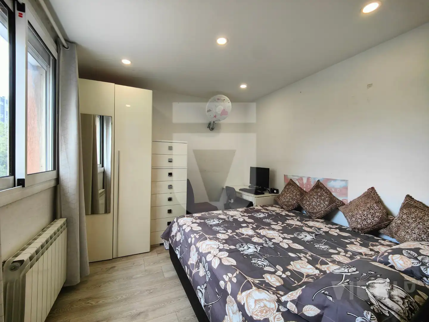 Bedroom of Flat for sale in Barcelona  with Air Conditioner, Heating and Parquet flooring