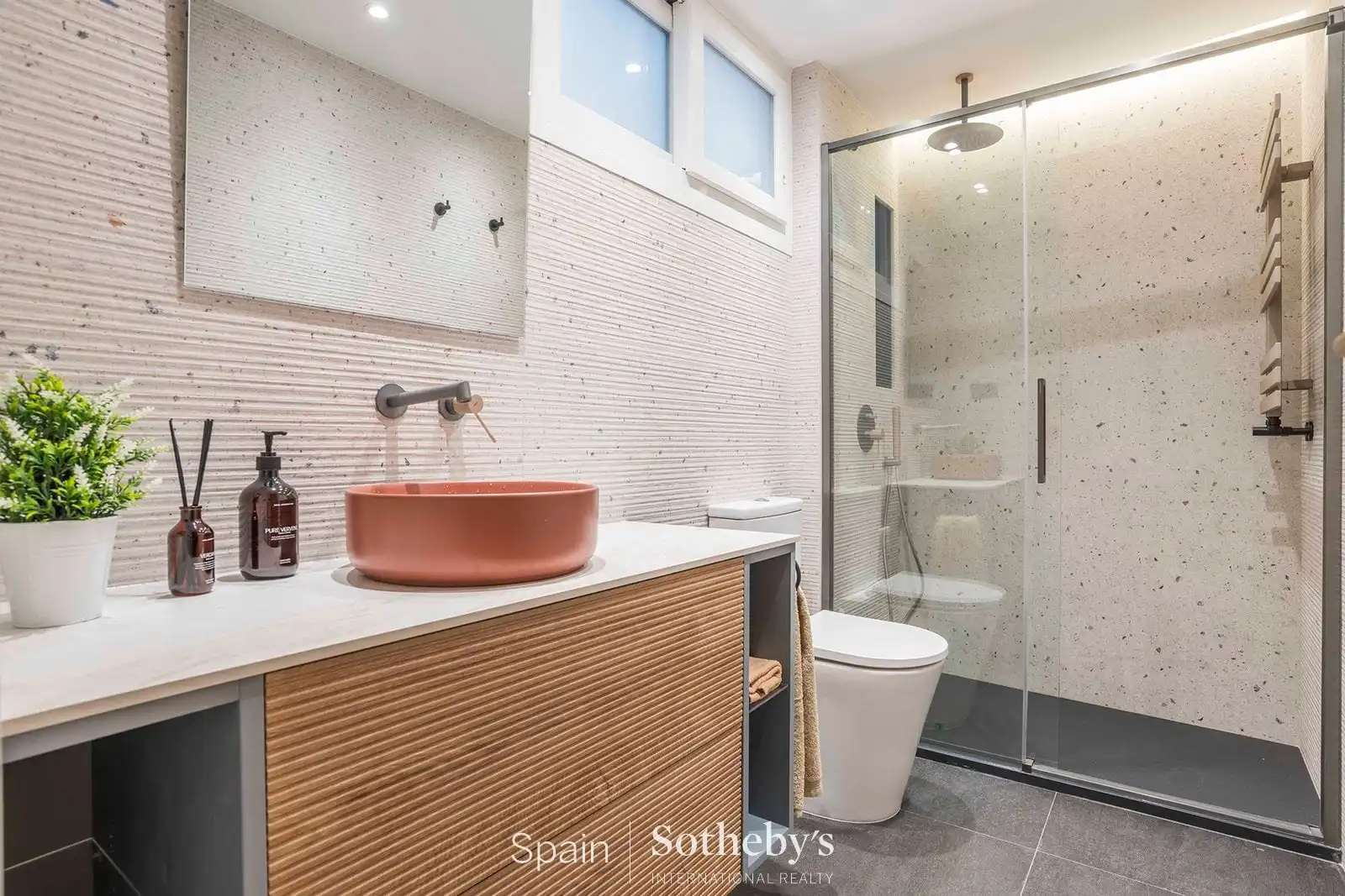 Bathroom of Apartments for sale in Madrid  with Air Conditioner