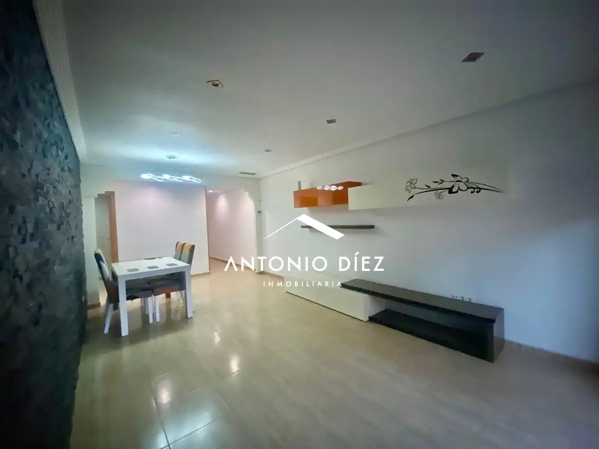 Appartamento con terrazza in affitto a Monforte del Cid