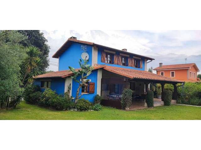 Casa-chalet en Venta en Calle Villahormes, 1 en Pría - Nueva-Hontoria - Naves