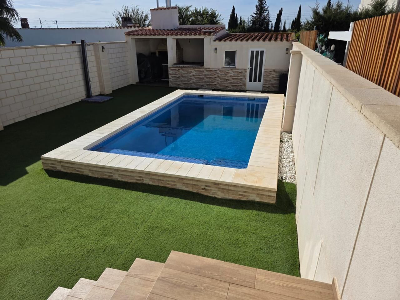 Piscina de Casa adosada en venda en La Gineta amb Calefacció, Jardí privat i Traster