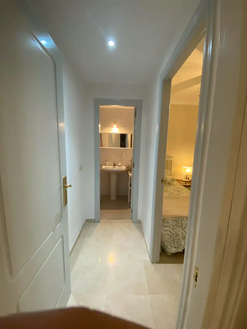 Baño de Planta baja de alquiler en Estepona con Aire acondicionado, Calefacción y Terraza