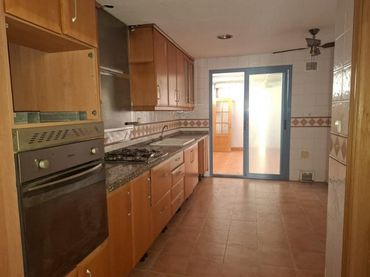 Adosado con piscina en venta en Calle la Zarzuela 33