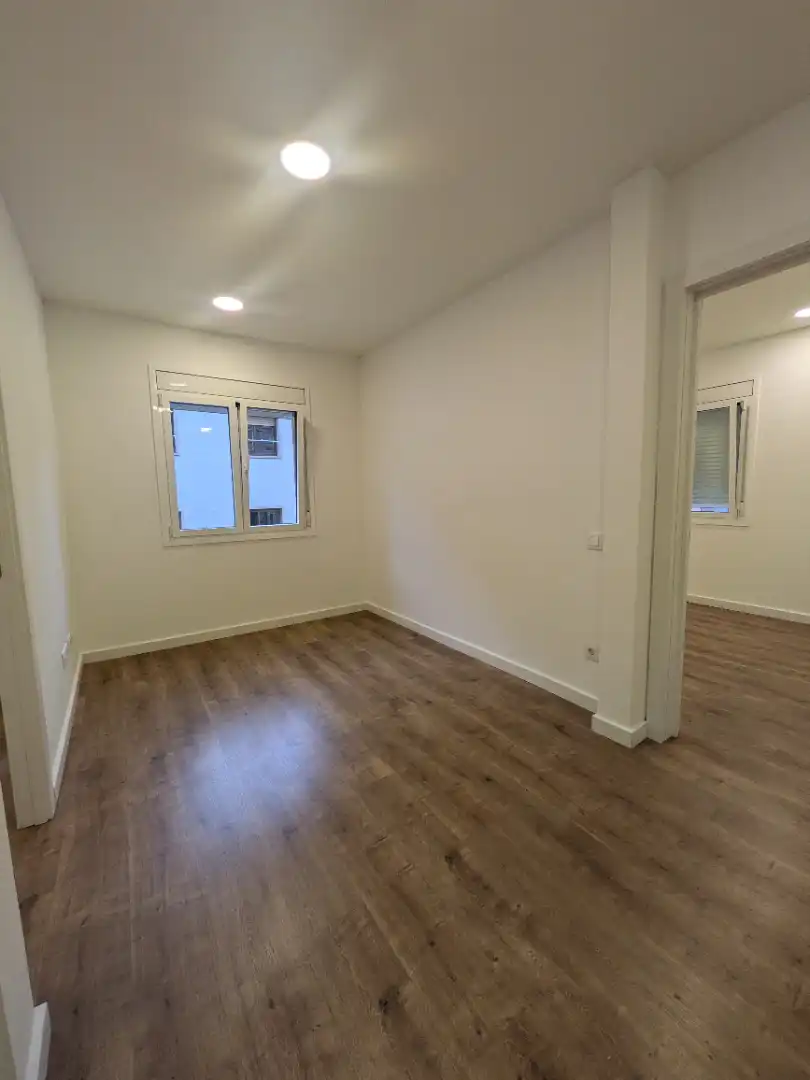 Flat for rent in Carrer de Bonsoms, Sants-Badal