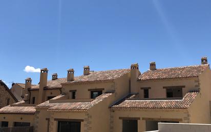 Vista exterior de Casa adosada en venda en Trescasas amb Aire condicionat