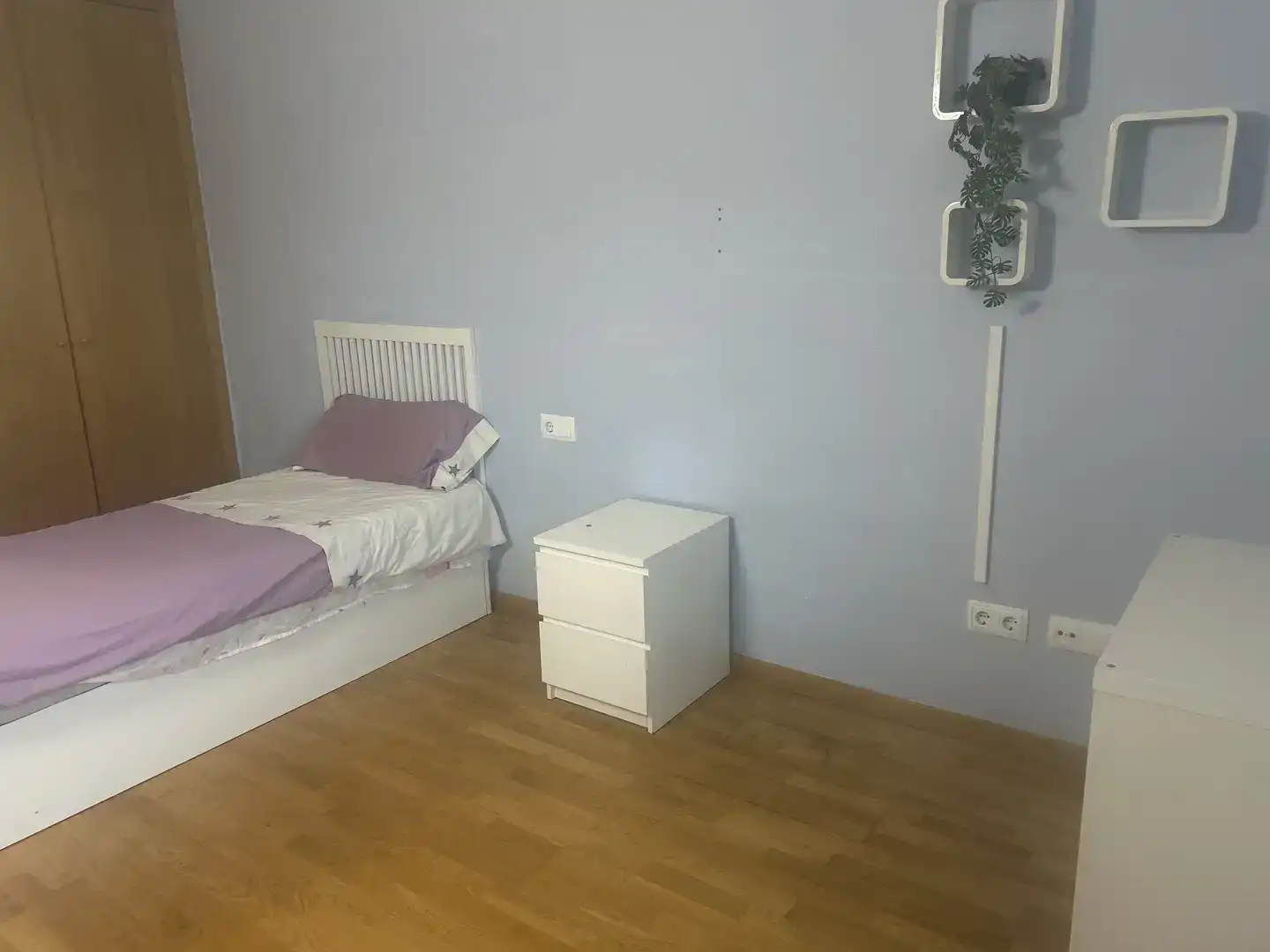 Bedroom of Flat for share in Corbera de Llobregat  with Air Conditioner, Private garden and Parquet flooring