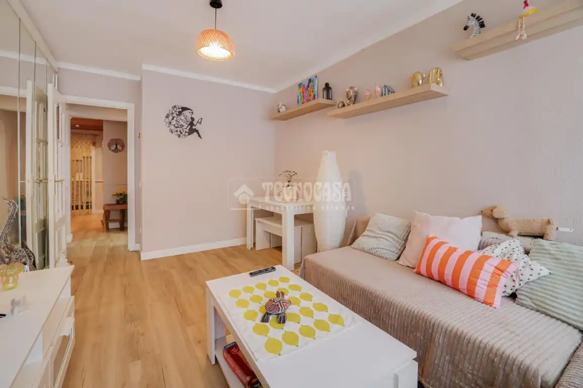 Sala d'estar de Pis en venda en Sant Feliu de Llobregat amb Calefacció
