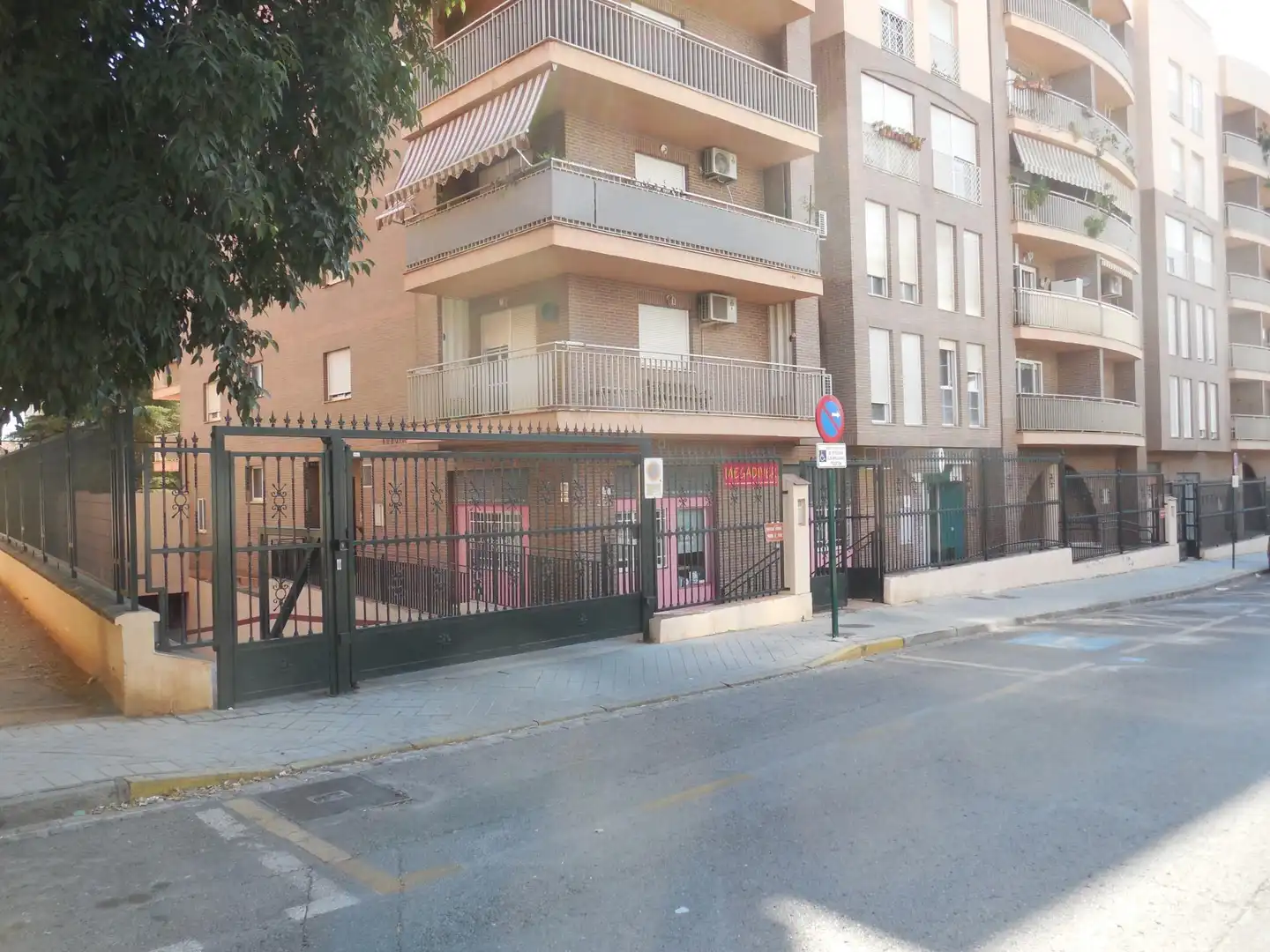 Exterior view of Garage for sale in Granada