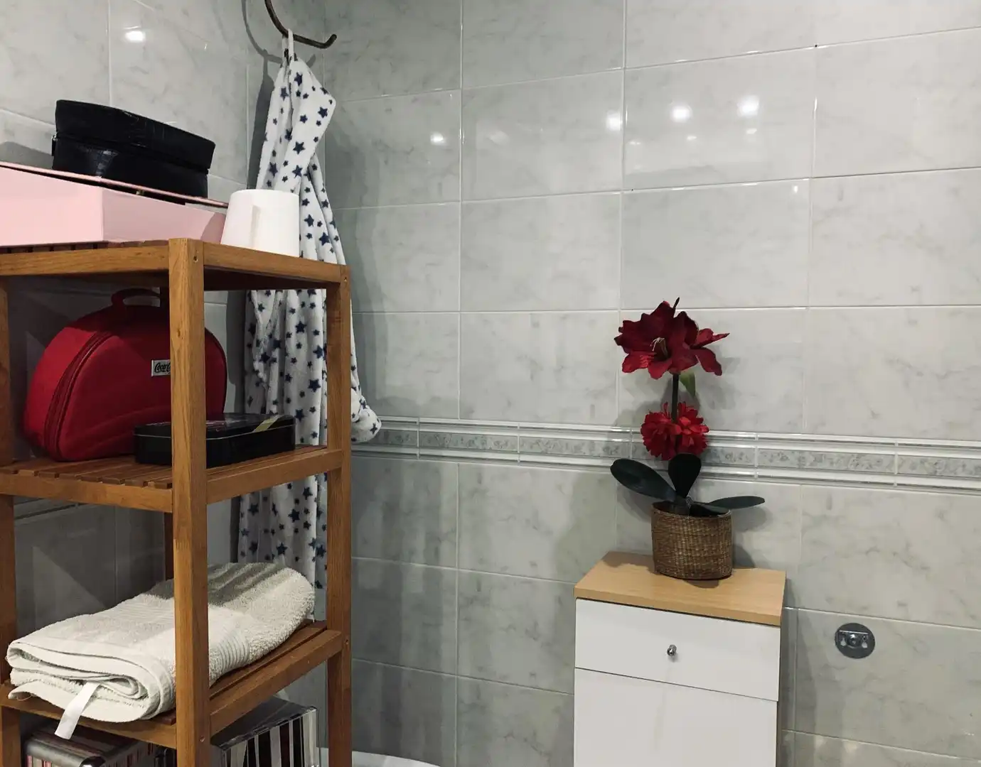 Baño de Apartamento en venta en Marbella con Aire acondicionado, Calefacción y Jardín privado