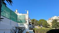 Vista exterior de Casa adosada en venda en Mijas amb Aire condicionat, Terrassa i Piscina comunitària