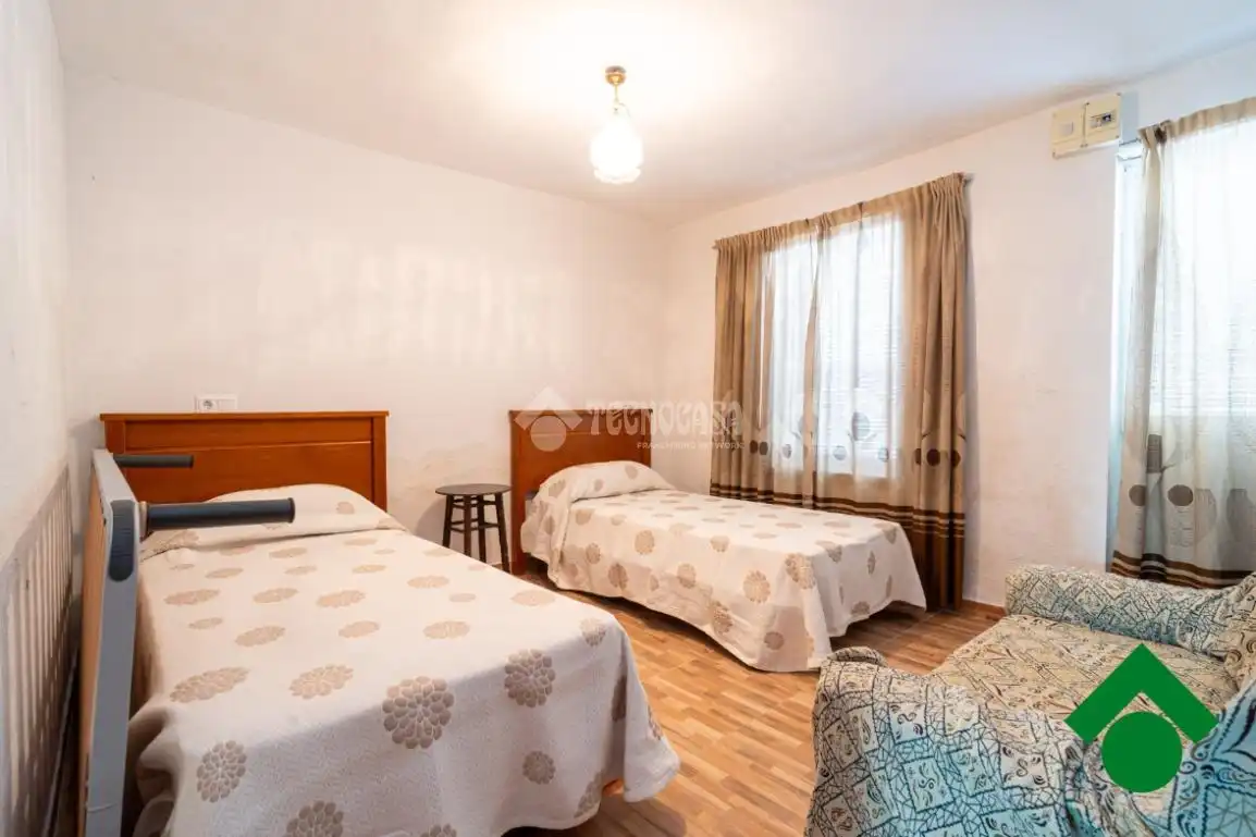 Semi-detached house for sale in Fuente Vaqueros