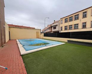 Piscina de Casa adosada en venda en Ciudad Real Capital amb Aire condicionat