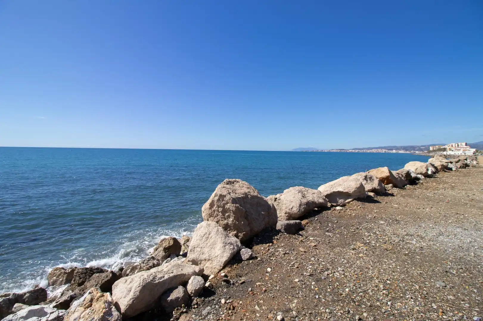 Vista exterior de Casa o chalet en venta en Vélez-Málaga con Piscina comunitaria