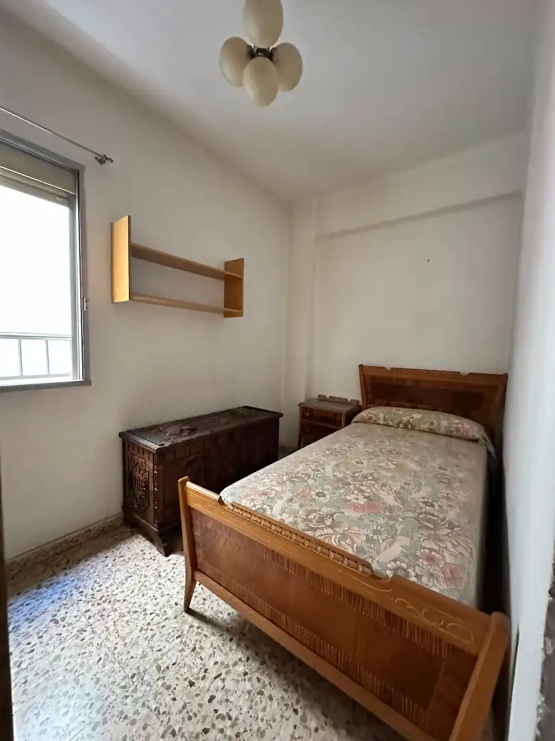 Habitación de Piso en venta en Valencia con Amueblado, Horno y Balcón