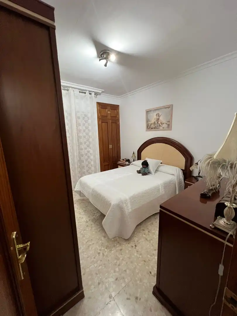Schlafzimmer von Einfamilien-Reihenhaus zum Verkauf in La Rinconada mit Klimaanlage, Abstellraum und Balkon