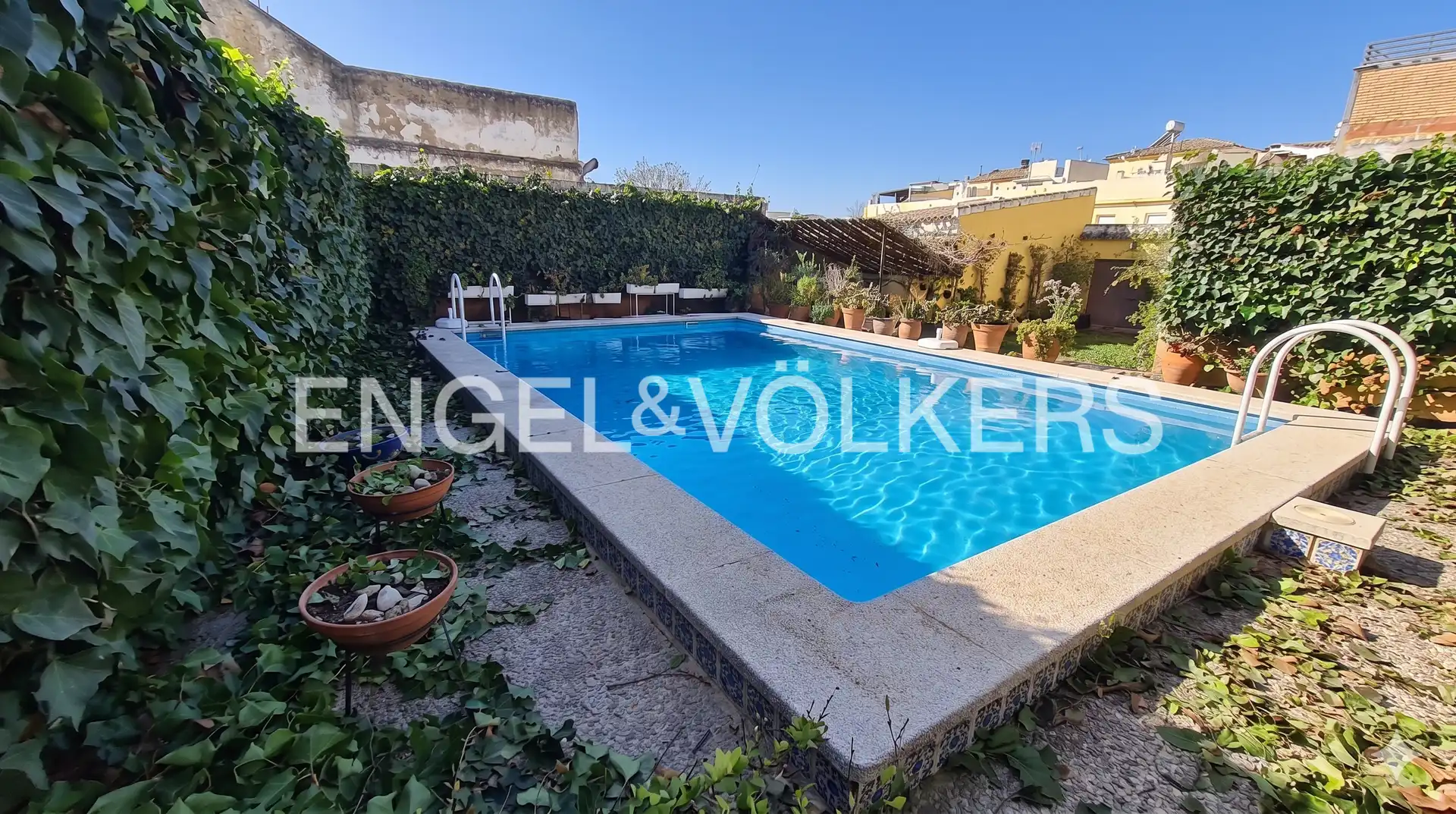 Piscina de Casa o chalet en venta en Sanlúcar la Mayor con Calefacción